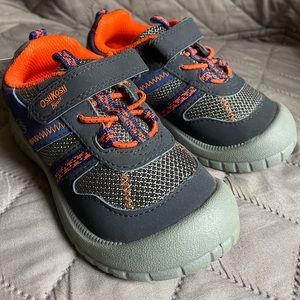OshKosh Navy/Orange Bump Toe Athletic Sneakers - Toddler 8